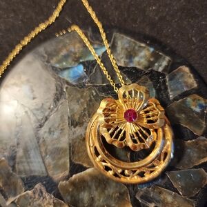 1920s 12k Yellow Gold Pendent With a Single Ruby Gem Stone.